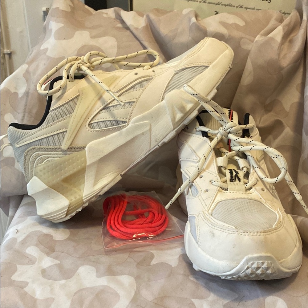 Reebok Women's Sneakers - White with Red Laces